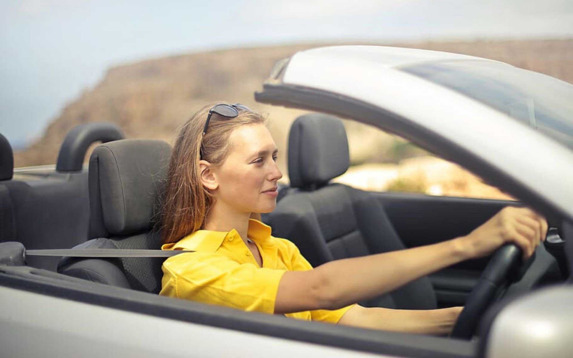 woman-drivng-car woman driving a convertable car